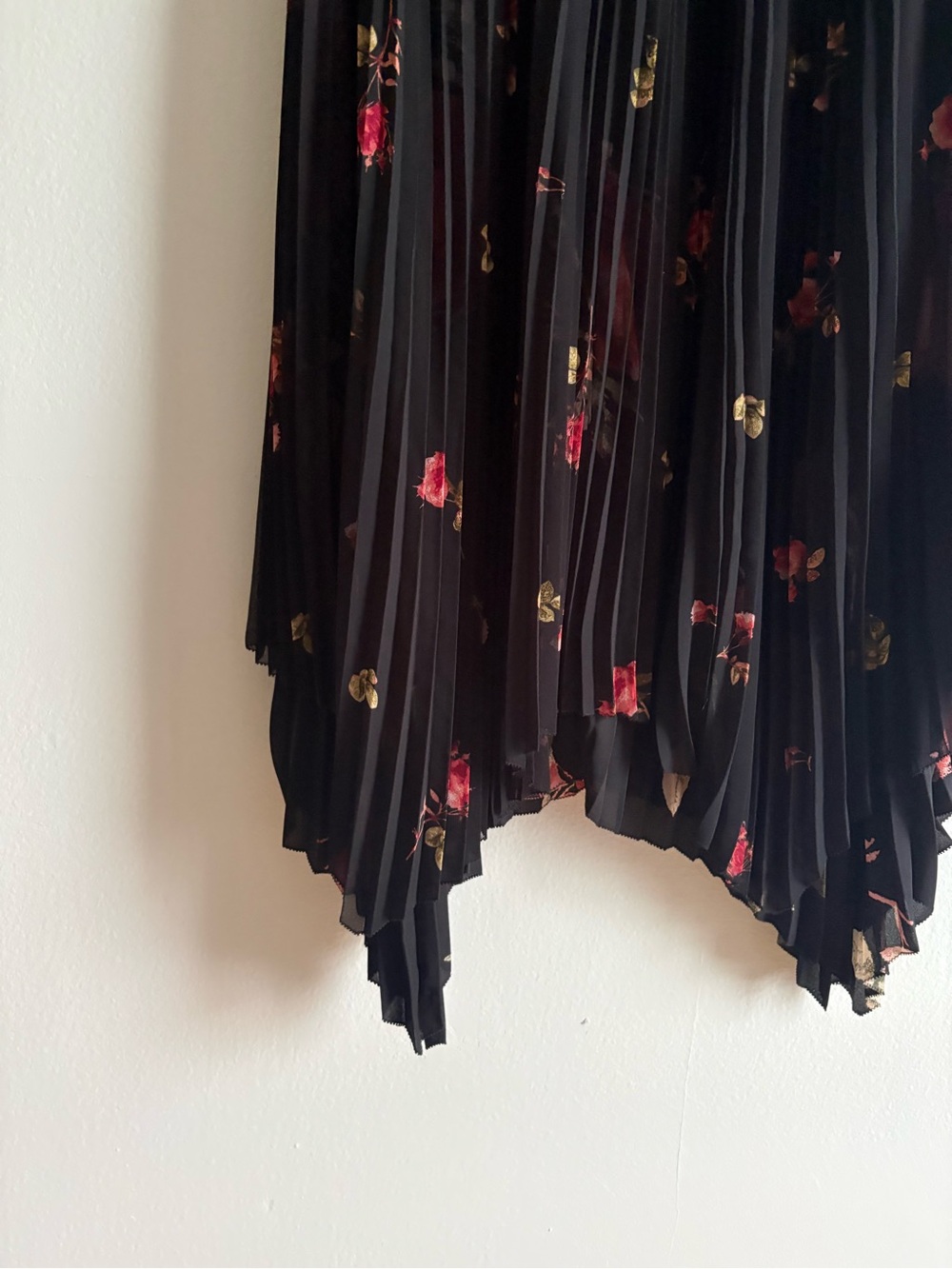 Aritzia Wilfred Sz 2 Black Dubois Floral Pleated Asymmetrical Hem Midi Skirt - Picture 4 of 9